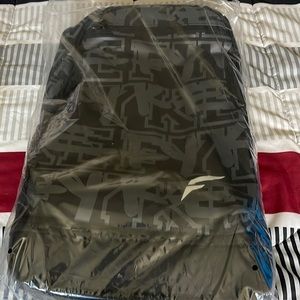 Black gym bro bag